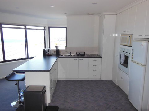 Modern Hobart Apartment With Stunning Views - Great Ocean Road Tourism 2