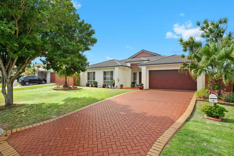 Moreton Place Thornlands - Great Ocean Road Tourism 3