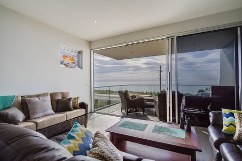 Nautilus 1 Luxury Retreat - Modern Beachfront Townhouse, WiFi, Water Views - Great Ocean Road Tourism 3