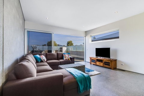Nautilus 1 Luxury Retreat - Modern Beachfront Townhouse, WiFi, Water Views - Great Ocean Road Tourism 2