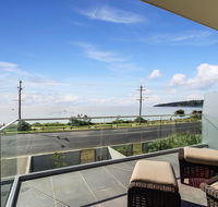 Nautilus 1 Luxury Retreat - Modern beachfront townhouse WiFi water views - Great Ocean Road Tourism