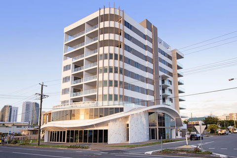 NEO Apartments Mermaid Beach - Great Ocean Road Tourism 0