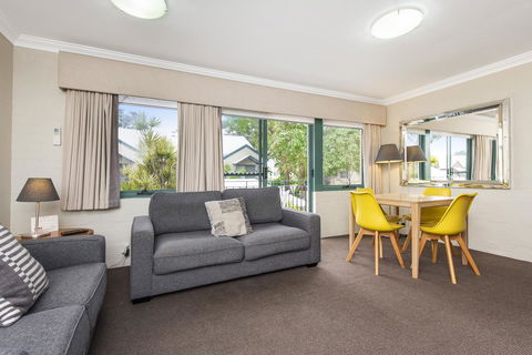 Subiaco Village 20 - Great Ocean Road Tourism 2