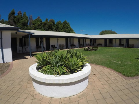 Busselton Ithaca Motel - Great Ocean Road Tourism 0
