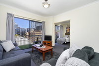 Oversized Eastend sleeps 6 Free PARKINGPOOL WIFI