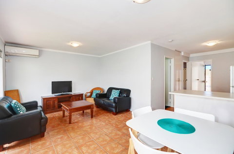 West Beach Lagoon 204 â€“ Ground Floor - Great Ocean Road Tourism 11