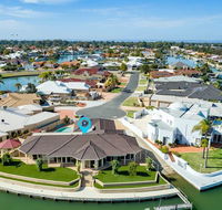LA ANCHOR ON THE CANALS MANDURAH - Great Ocean Road Tourism