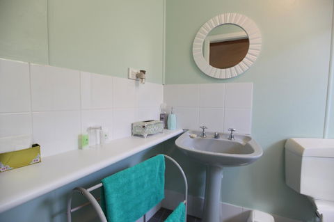 Jacaranda Guest House - Great Ocean Road Tourism 9