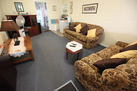 Jacaranda Guest House - Great Ocean Road Tourism 8