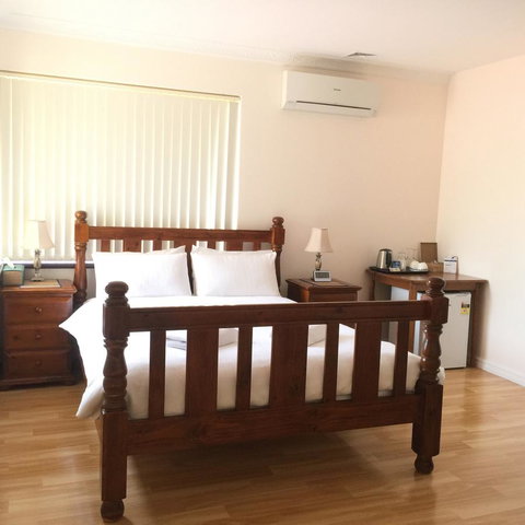 The Royal Dolphin Bed & Breakfast Safety Bay - Great Ocean Road Tourism 4