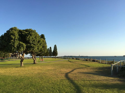 The Royal Dolphin Bed & Breakfast Safety Bay - Great Ocean Road Tourism 23