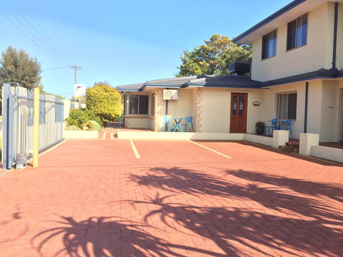 The Royal Dolphin Bed & Breakfast Safety Bay - Great Ocean Road Tourism 7