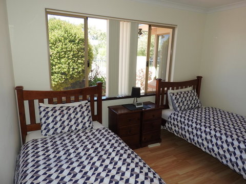 The Royal Dolphin Bed & Breakfast Safety Bay - Great Ocean Road Tourism 16
