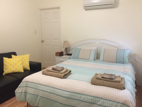 The Royal Dolphin Bed & Breakfast Safety Bay - Great Ocean Road Tourism 1