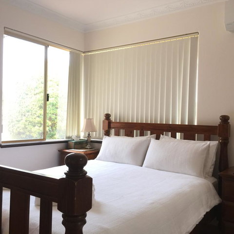 The Royal Dolphin Bed & Breakfast Safety Bay - Great Ocean Road Tourism 3
