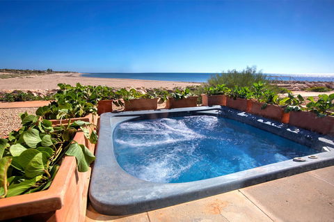 Mantarays Ningaloo Beach Resort - Great Ocean Road Tourism 7