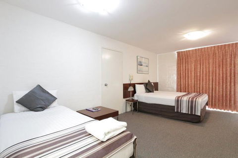 Atrium Hotel Mandurah - Great Ocean Road Tourism 1