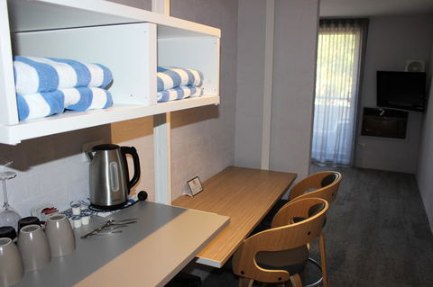 Atrium Hotel Mandurah - Great Ocean Road Tourism 11