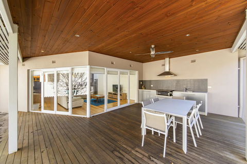 Inner Western Suburbs Retreat - Great Ocean Road Tourism 2