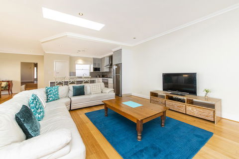 Inner Western Suburbs Retreat - Great Ocean Road Tourism 9