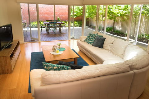 Inner Western Suburbs Retreat - Great Ocean Road Tourism 3