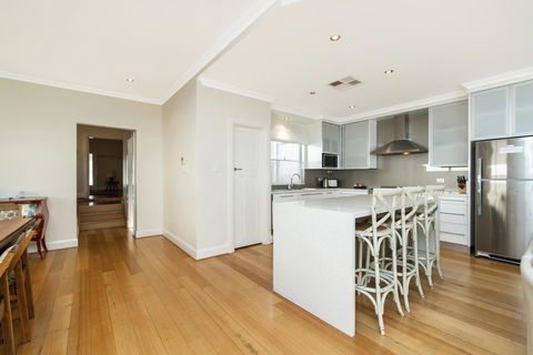 Inner Western Suburbs Retreat - Great Ocean Road Tourism 10