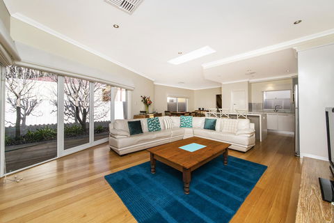 Inner Western Suburbs Retreat - Great Ocean Road Tourism 8