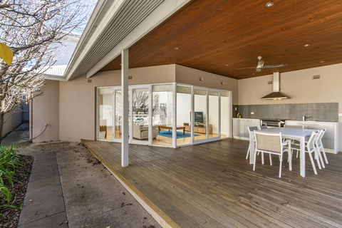 Inner Western Suburbs Retreat - Great Ocean Road Tourism 15