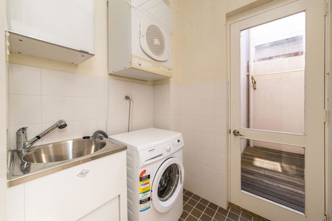 Inner Western Suburbs Retreat - Great Ocean Road Tourism 17