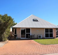 Osprey Holiday Village Unit 103/1 Bed - Perfect short stay apartment with King size bed - Great Ocean Road Tourism