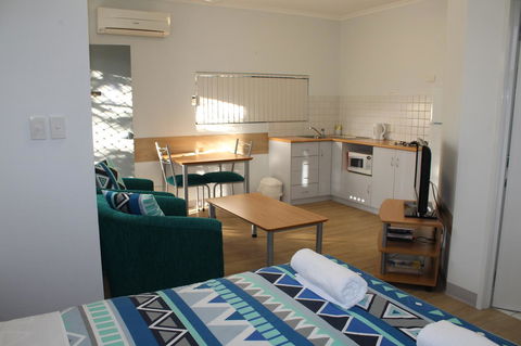 Mandurah Ocean Marina Chalets - Great Ocean Road Tourism 1