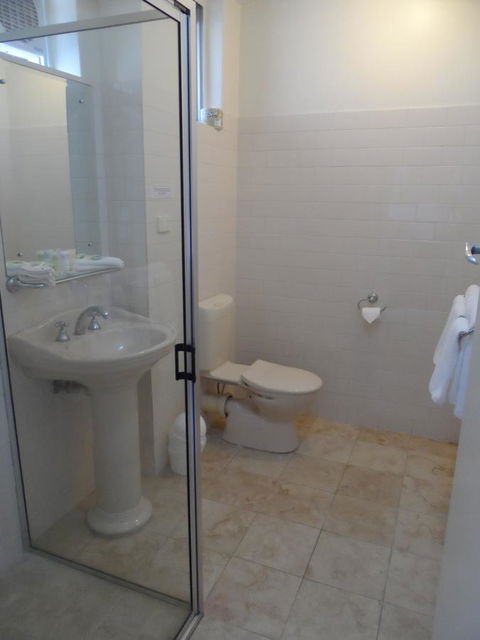 Clifton Motel & Grittleton Lodge - Great Ocean Road Tourism 24