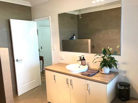 The Mains Guest House 2 Bedroom Farm Stay - Great Ocean Road Tourism 9