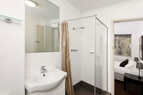 Cunningham Terrace 8 - Great Ocean Road Tourism 2