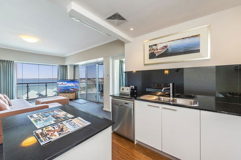 A 406 FANTASTIC OCEAN BEACH And MARINA VIEW APT - MANDURAH - Great Ocean Road Tourism 18