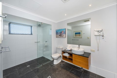 A 406 FANTASTIC OCEAN BEACH And MARINA VIEW APT - MANDURAH - Great Ocean Road Tourism 16