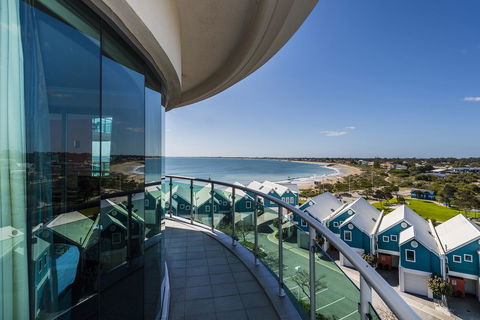A 406 FANTASTIC OCEAN BEACH And MARINA VIEW APT - MANDURAH - Great Ocean Road Tourism 9