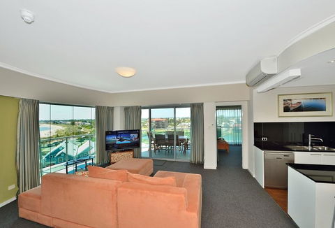 A 406 FANTASTIC OCEAN BEACH And MARINA VIEW APT - MANDURAH - Great Ocean Road Tourism 10