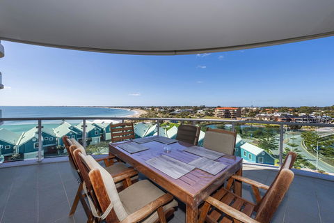 A 406 FANTASTIC OCEAN BEACH And MARINA VIEW APT - MANDURAH - Great Ocean Road Tourism 4