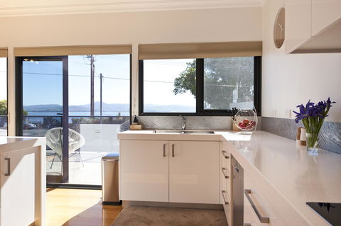 Sandy Bay Waterfront Home - Great Ocean Road Tourism 13