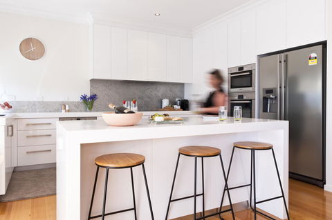 Sandy Bay Waterfront Home - Great Ocean Road Tourism 7
