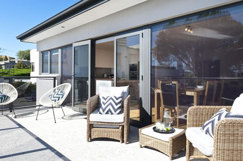 Sandy Bay Waterfront Home - Great Ocean Road Tourism 5