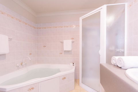 Hadley\'s Orient Hotel - Great Ocean Road Tourism 40