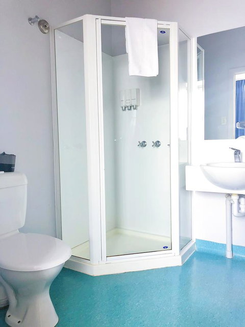 Waterfront Lodge Motel - Great Ocean Road Tourism 12