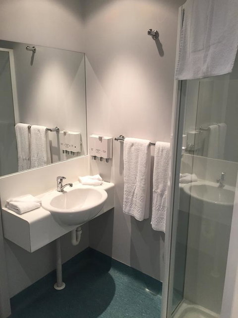 Waterfront Lodge Motel - Great Ocean Road Tourism 44