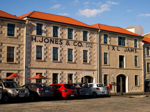 The Henry Jones Art Hotel - Great Ocean Road Tourism 5