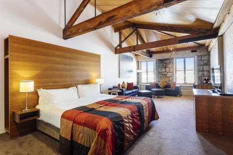 The Henry Jones Art Hotel - Great Ocean Road Tourism 6