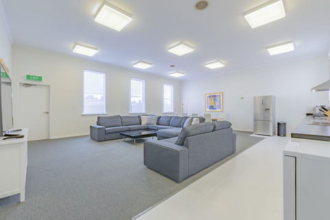 4 Bedroom House - Hobart CBD - Free Parking - Free WIFI - Great Ocean Road Tourism 9