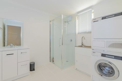 4 Bedroom House - Hobart CBD - Free Parking - Free WIFI - Great Ocean Road Tourism 4