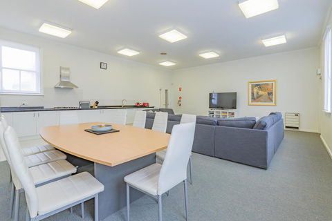 4 Bedroom House - Hobart CBD - Free Parking - Free WIFI - Great Ocean Road Tourism 0